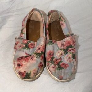 TOMS Kids Floral Slip-On Shoes Size 9 Pink Rose Print Canvas Flats